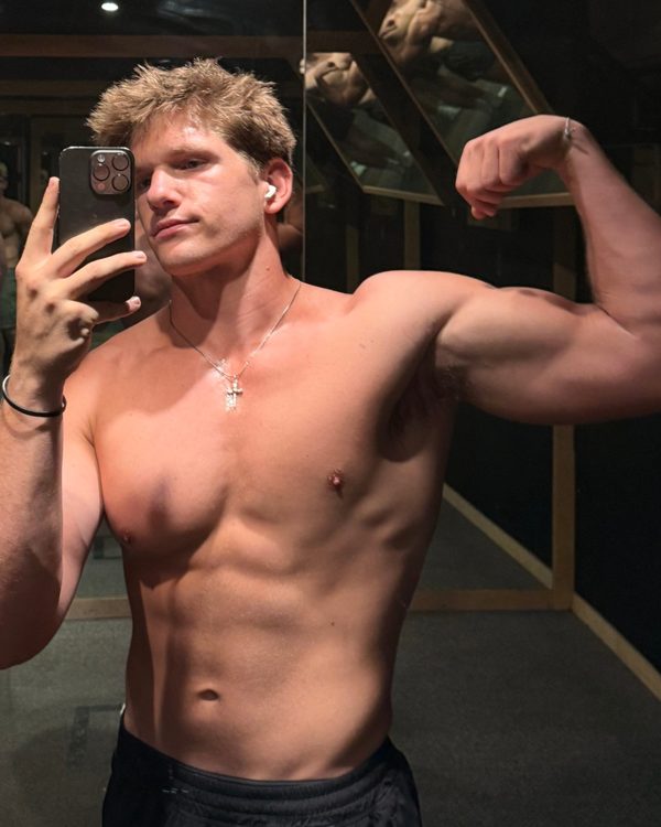Eli flexing in the gym mirror
